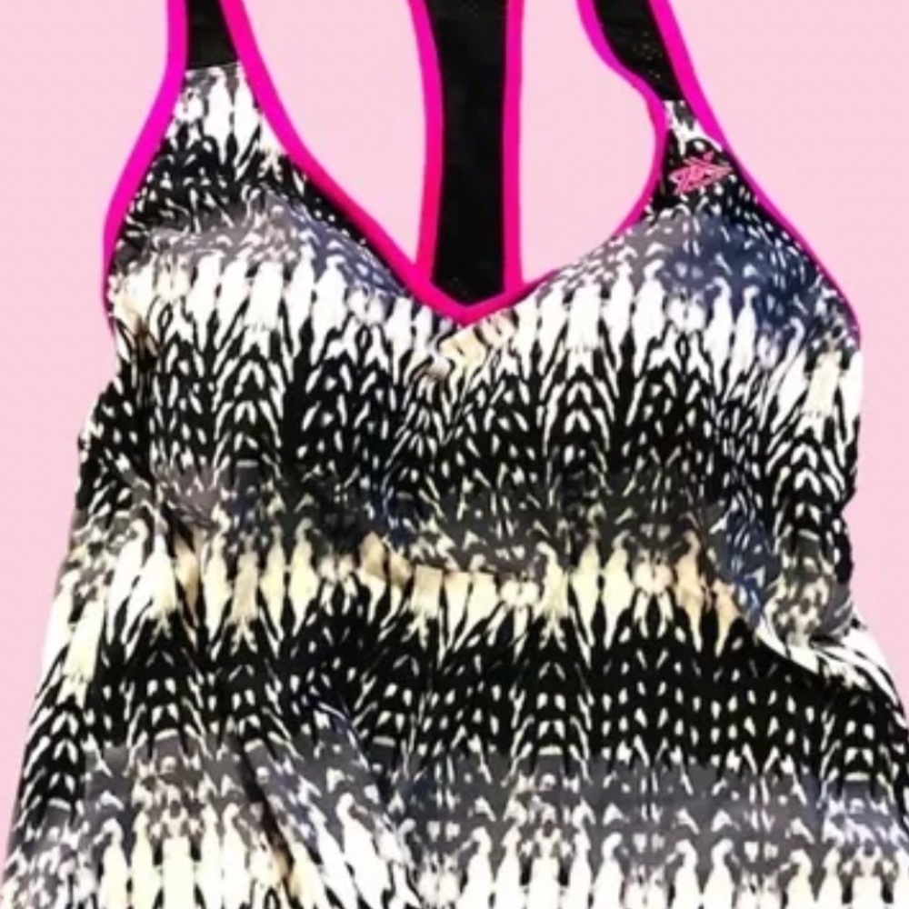 Racerback TANKINI Black /White/ Hot Pink Zigzag Swim Top Activewear Swimwear - Picture 3 of 3